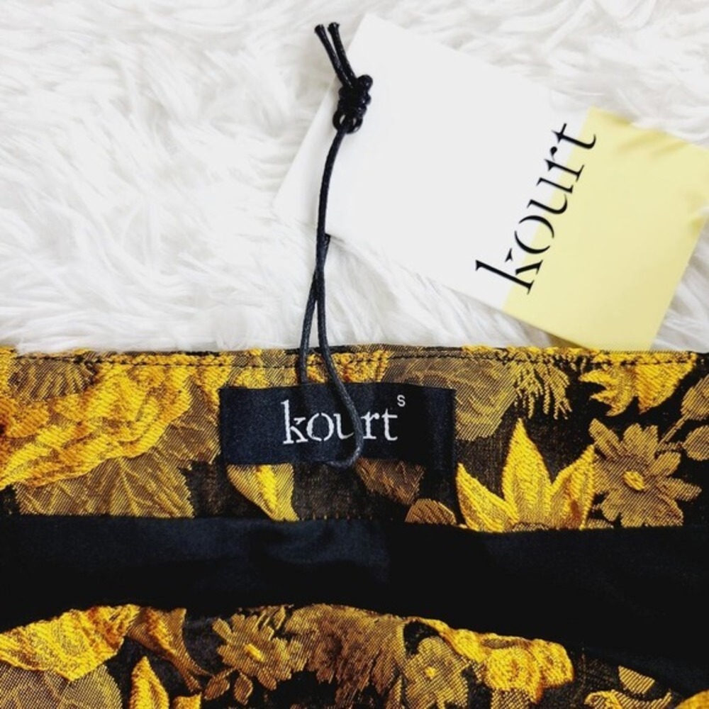 Kourt Floral Print Smocked Crop Top & Mini Skirt Set Gold and Black Size‎ S - Picture 9 of 9